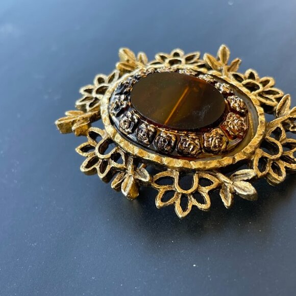 Vintage Gold Tone Root Beer Glass Victorian Style Brooch Filigree Dimensional - Picture 3 of 10
